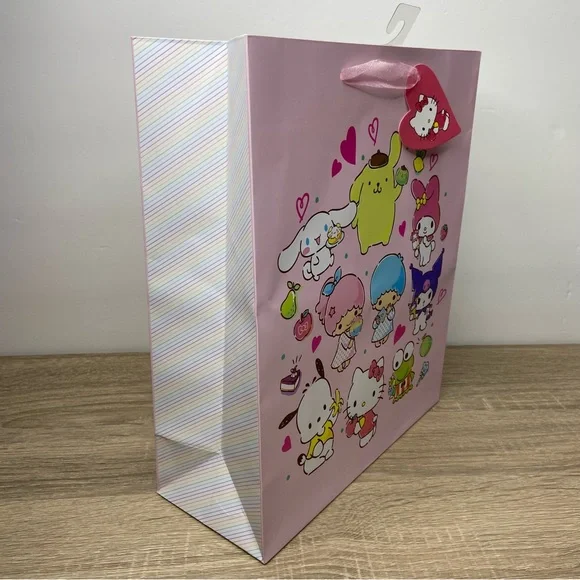 Hello Kitty & Friends Pink Gift Wrap Bag NEW - Picture 2 of 3